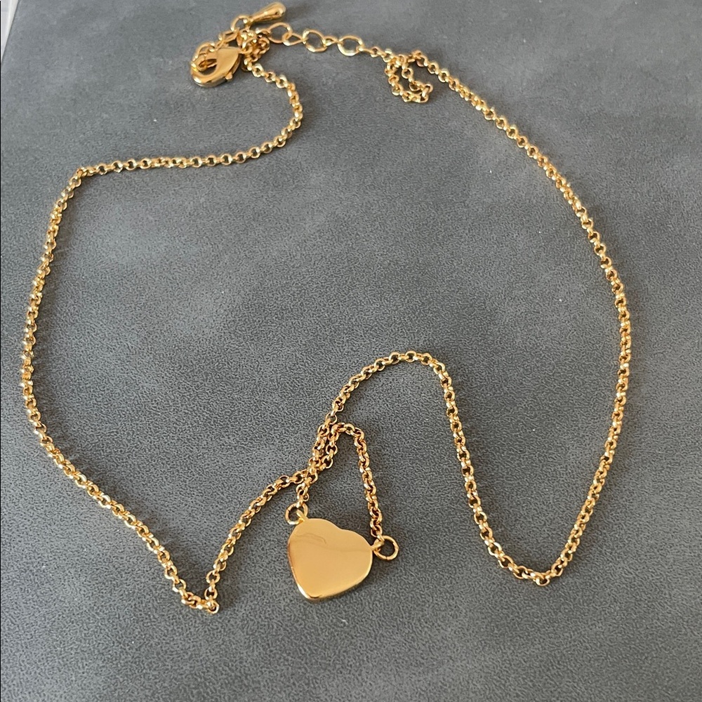 Gold Heart Pendant Necklace with mother of pearl Stone - Picture 3 of 3